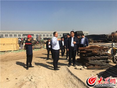 李國珍現(xiàn)場調(diào)度開發(fā)區(qū)棚改、工廠企業(yè)等重點項目